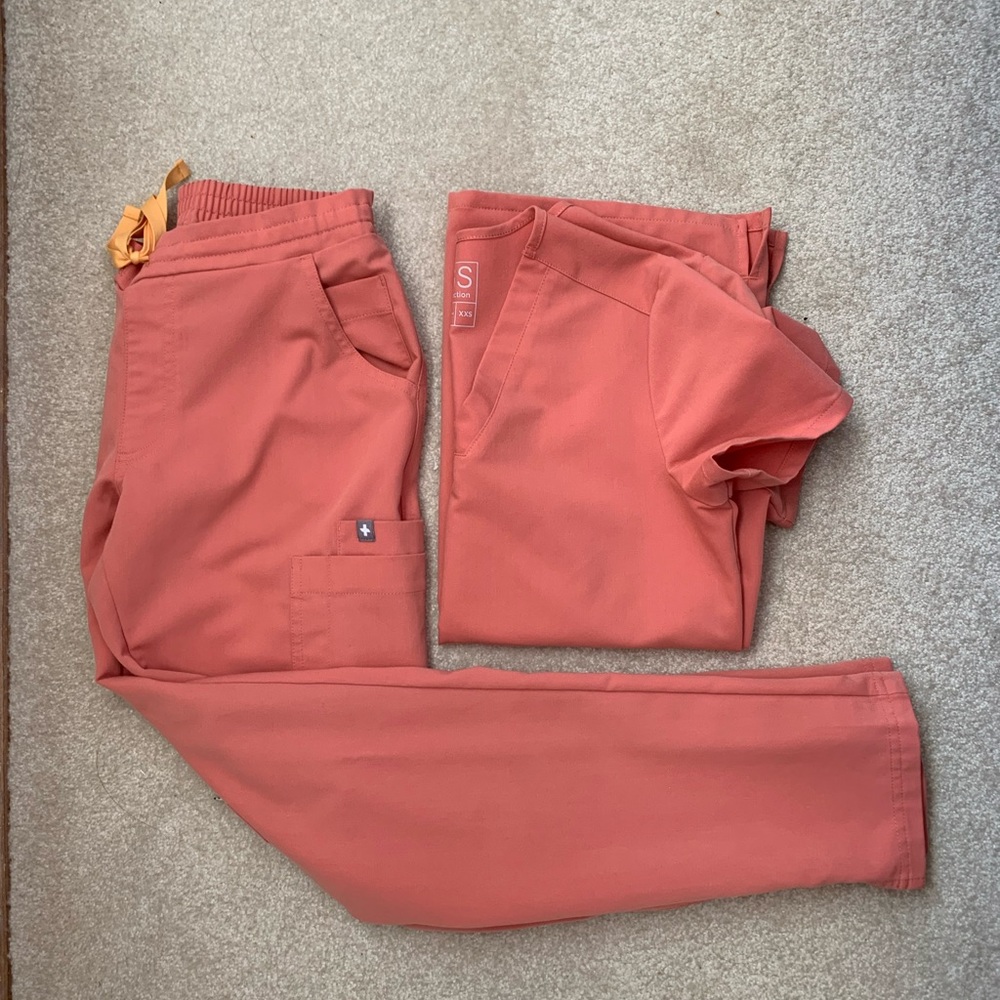 XXS Figs Coral Set